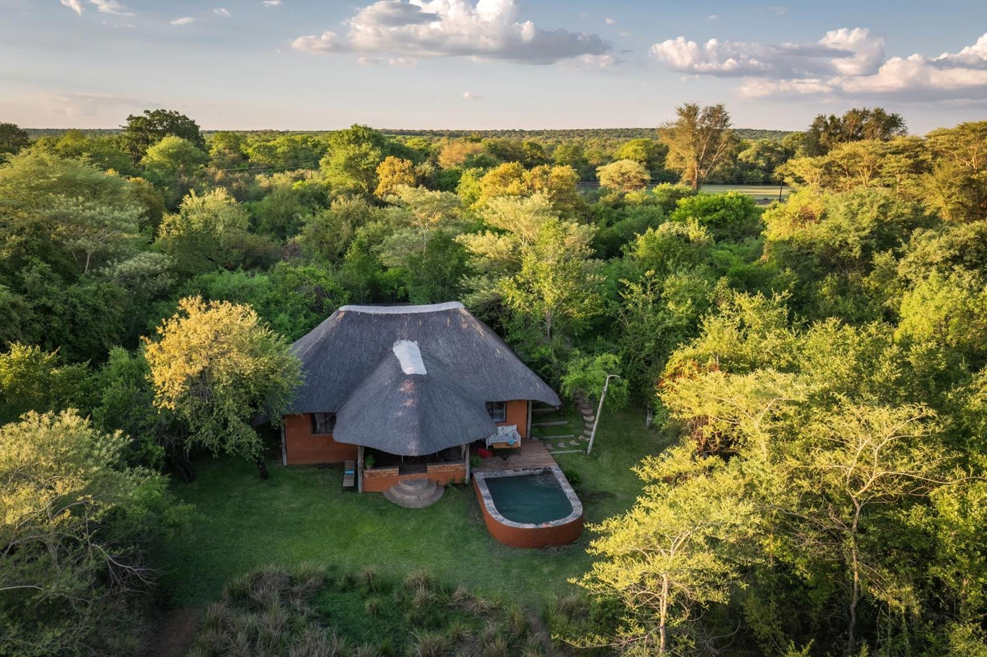 Chundukwa River Lodge - Self Catering House Лівінґстон Екстер'єр фото